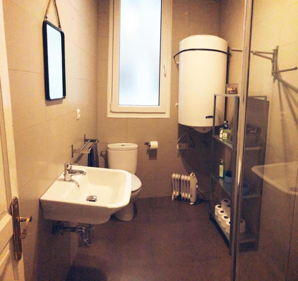 Apartament Vivienda Turistica Centrica Junto Al Museo Con Wifi Bilbao Zewnętrze zdjęcie